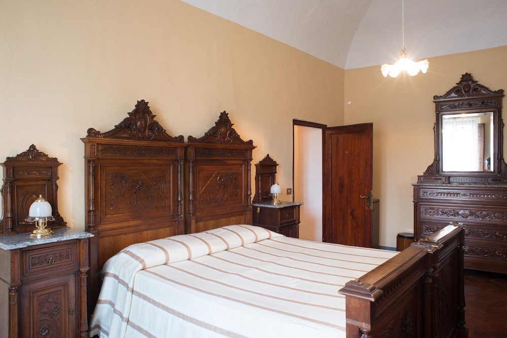 Panoramic Triple Room, 1 Bedroom, Private Bathroom, City View photo 2