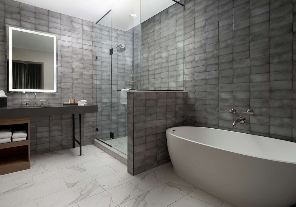 Suite, 1 Bedroom (Top Floor) - Photo 4