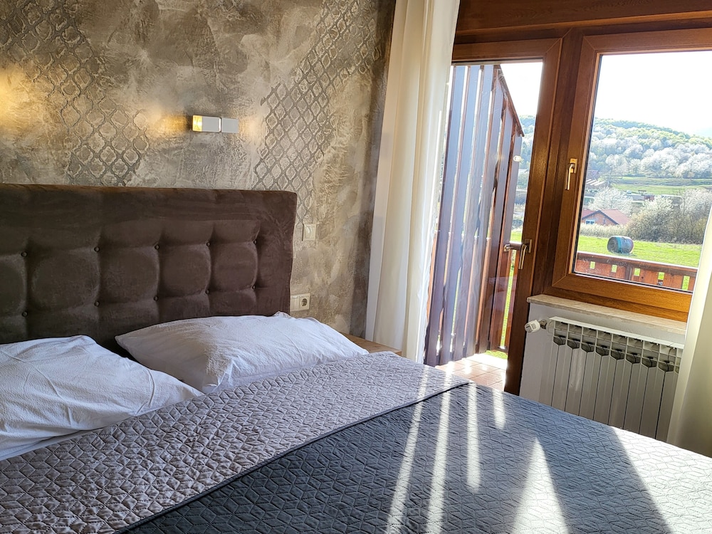 Triple Room, Balcony, Park View photo 2