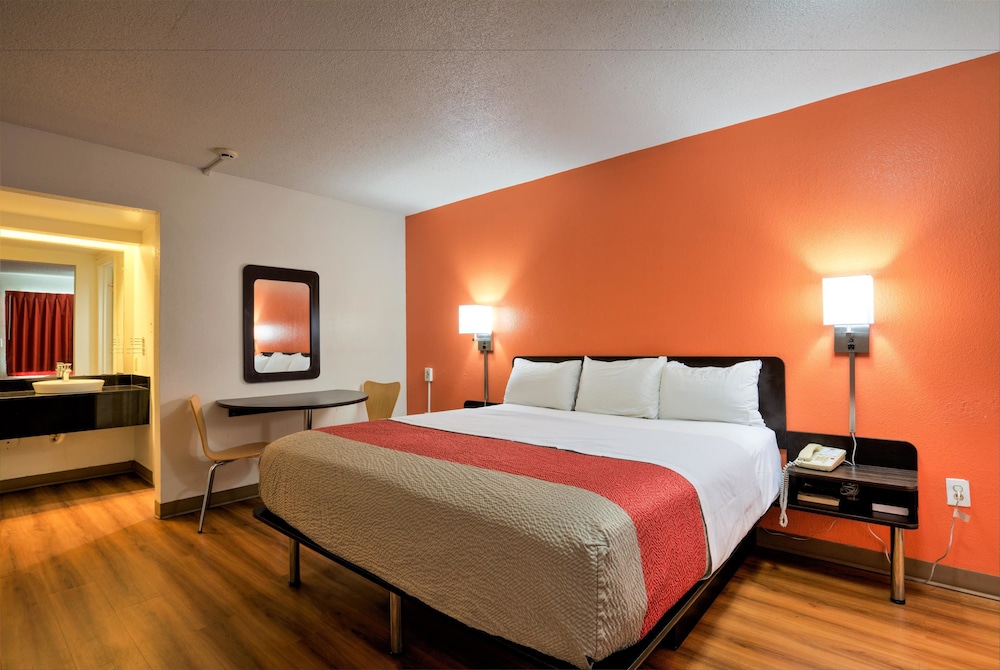 Standard Single Room, 1 King Bed photo 1