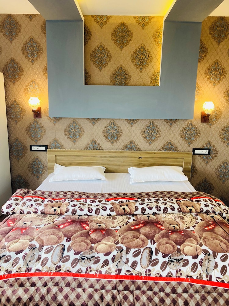 Deluxe Room - Photo 5