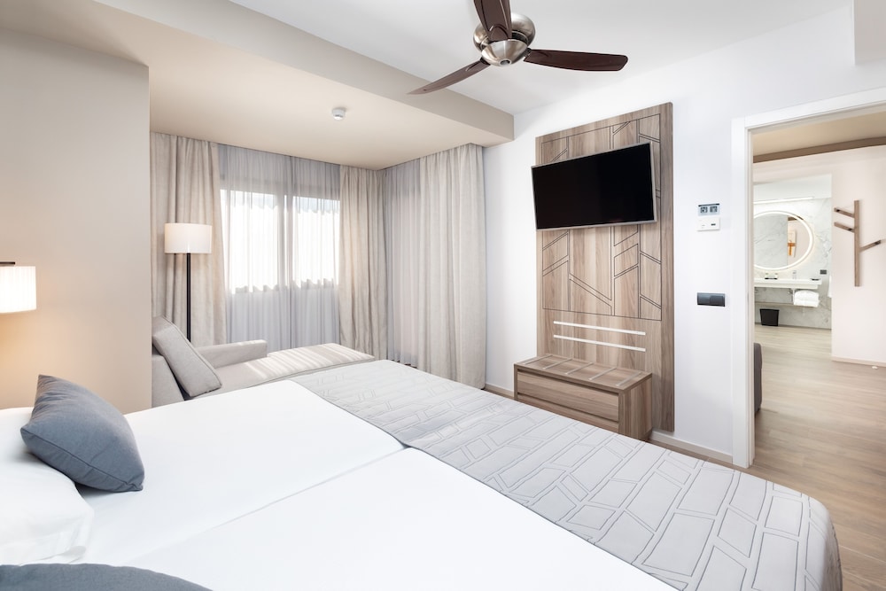 Junior Suite (Swim-up & Adultos Only) Junior Suite (Swim-up & Adultos Only)