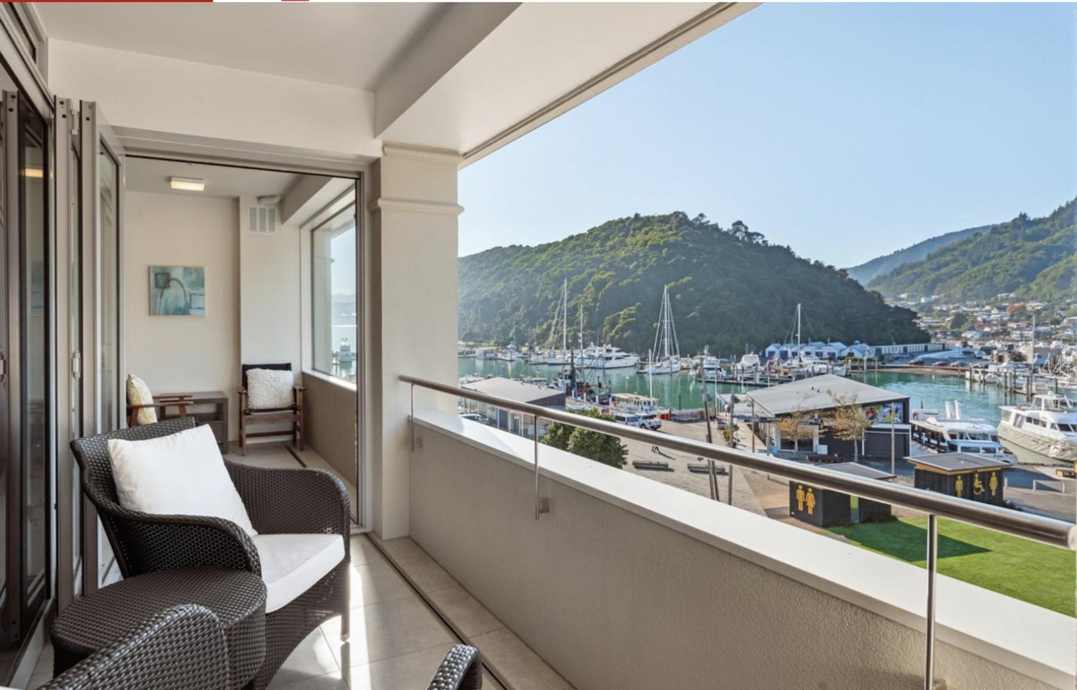 Oxleys 401 photo 2