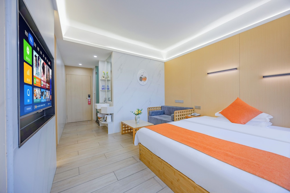 Deluxe Room, 1 Bedroom, Lake View