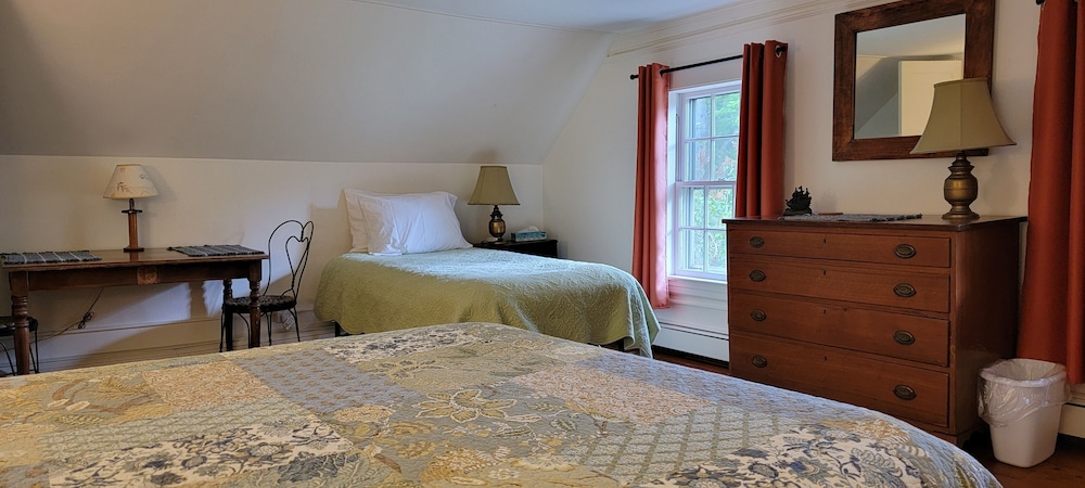 Basic Room, Multiple Beds, Shared Bathroom photo 2