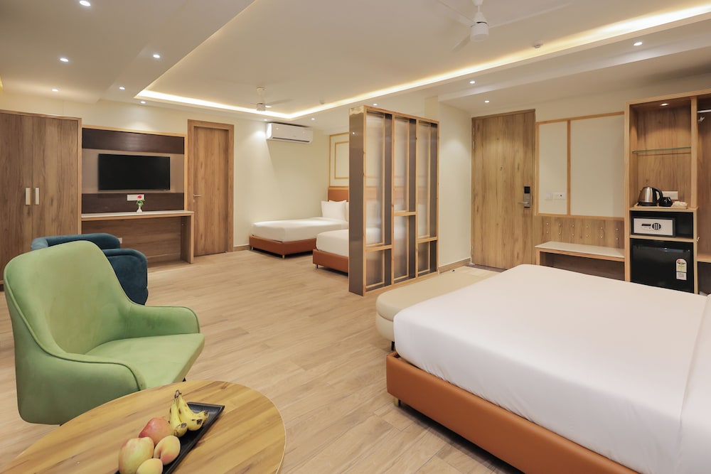 Superior Double Room, City View