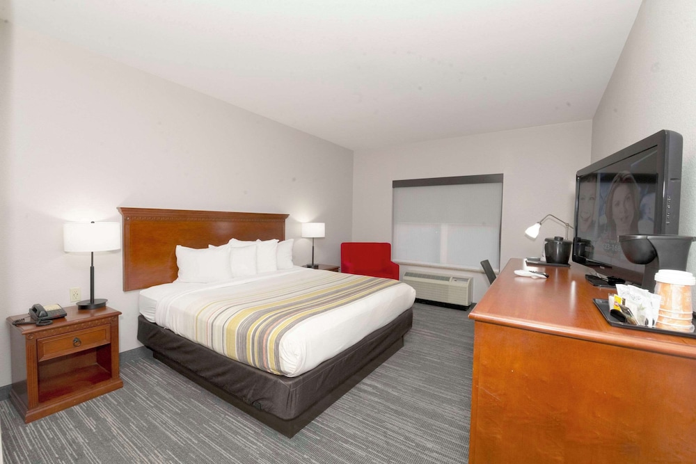 Room, 1 King Bed, Non Smoking - Photo 1