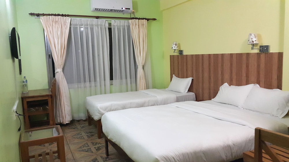 Deluxe Triple Room, Private Bathroom