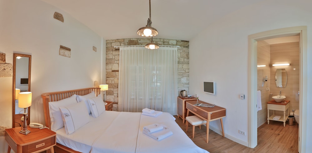 Double Room, Pool View, Ground Floor