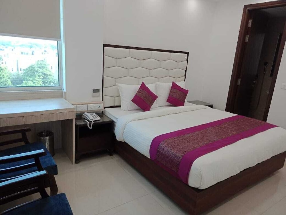 Deluxe Double Room, City View
