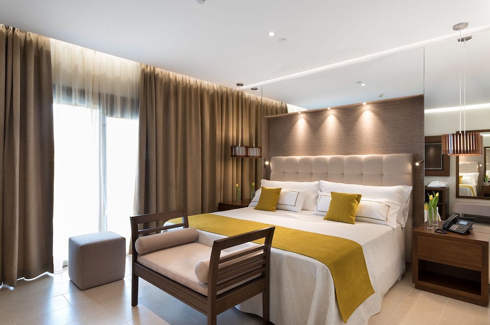 Premium Suite (3 adults and 1 child) photo 2