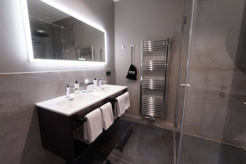 Standard Double Room - Photo 12