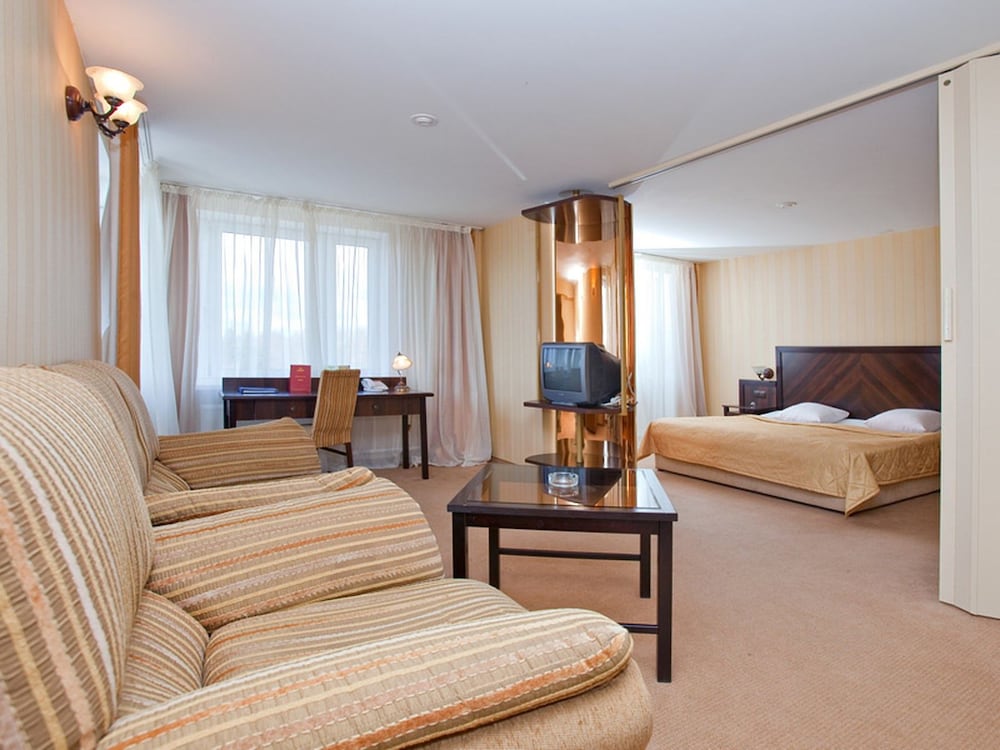 Family Room, 1 Bedroom photo 3
