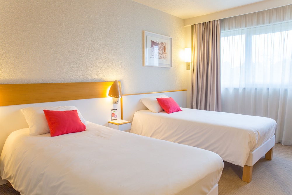 Standard Room, 2 Twin Beds - Photo 1