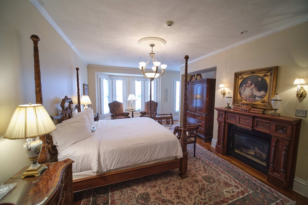 Cortland Suite