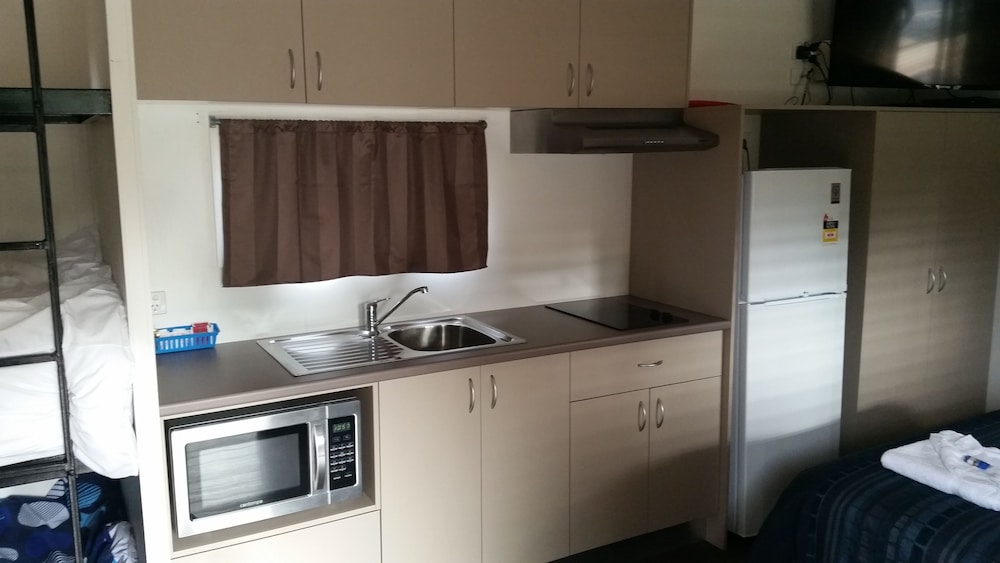 Beachside Bungalow (Not Pet Friendly) - Sleeps 4 photo 2