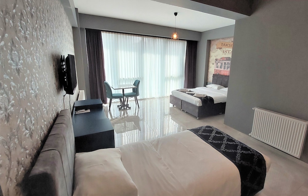 Tripple Serenity Suite, City View photo 2