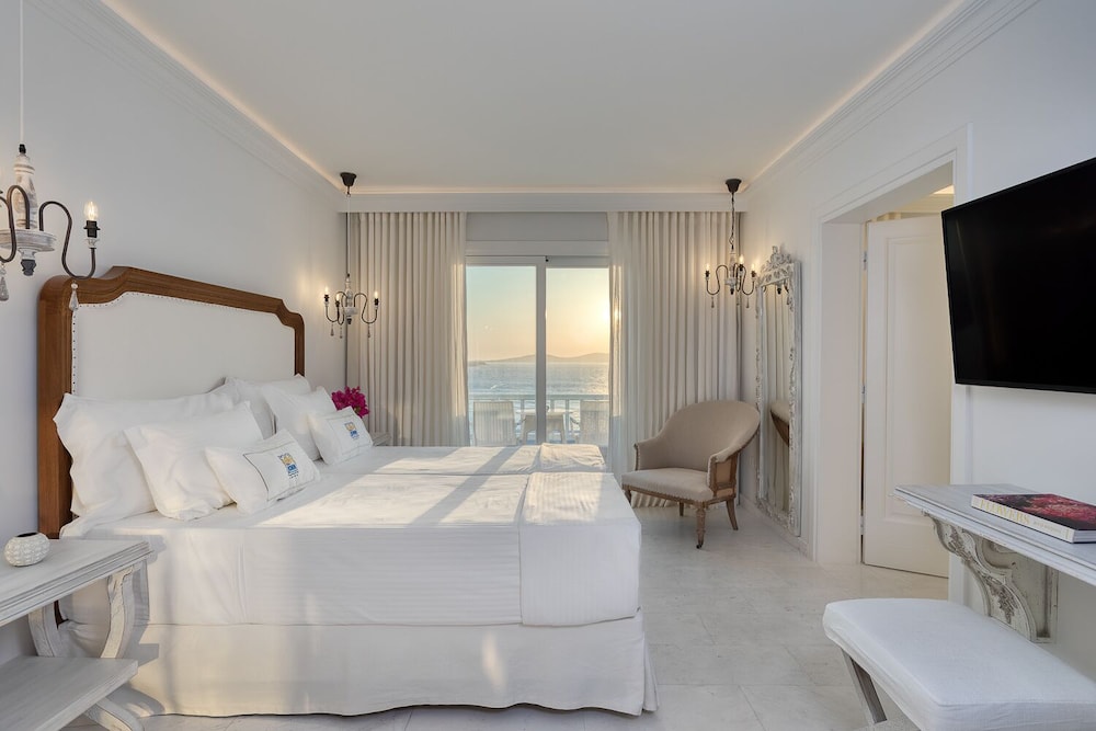 Signature Family Suite with Sea View - Photo 1