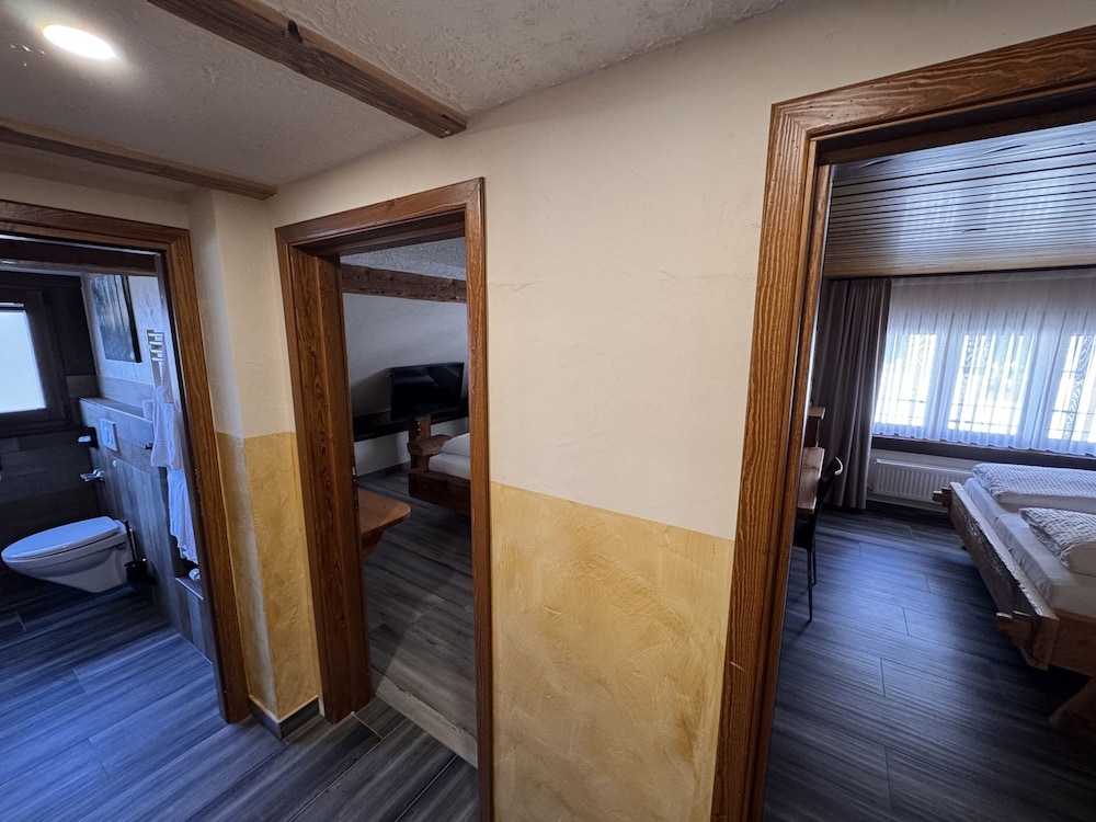 Family Suite, Shared Bathroom (Hasenhornblick Zimmer), photo 6