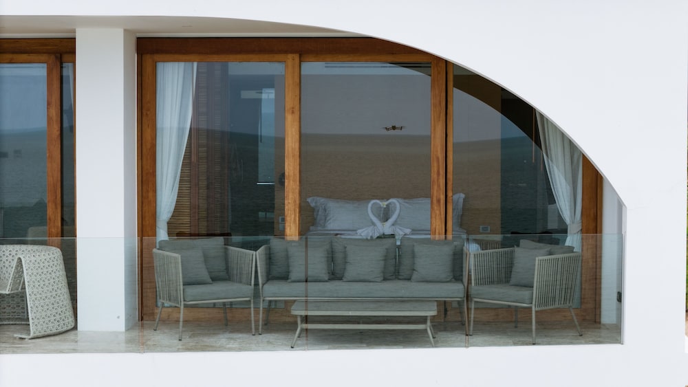 Executive Suite - Photo 16