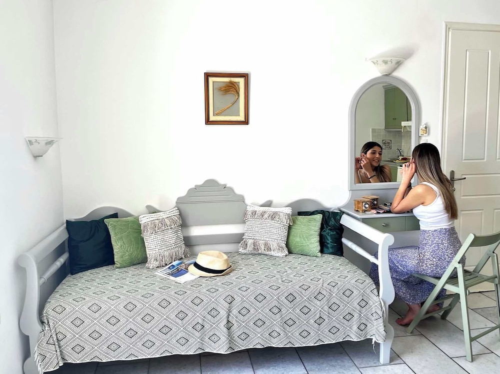 Executive Suite - Photo 15