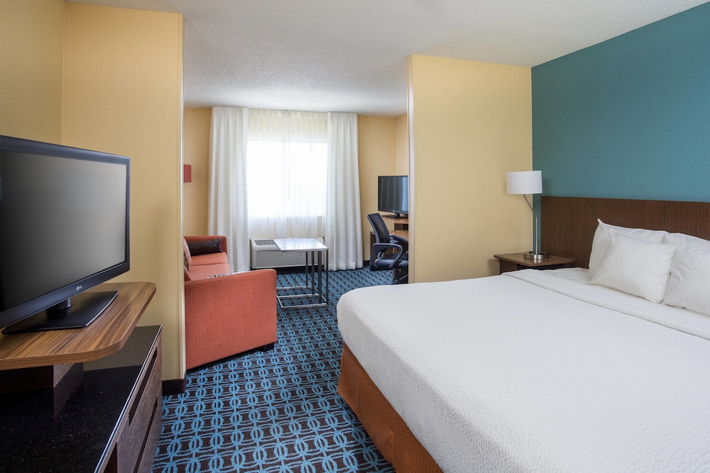 Executive Suite, 1 King Bed with Sofa bed (Mobility/Hearing Accessible, Tub) - Photo 1
