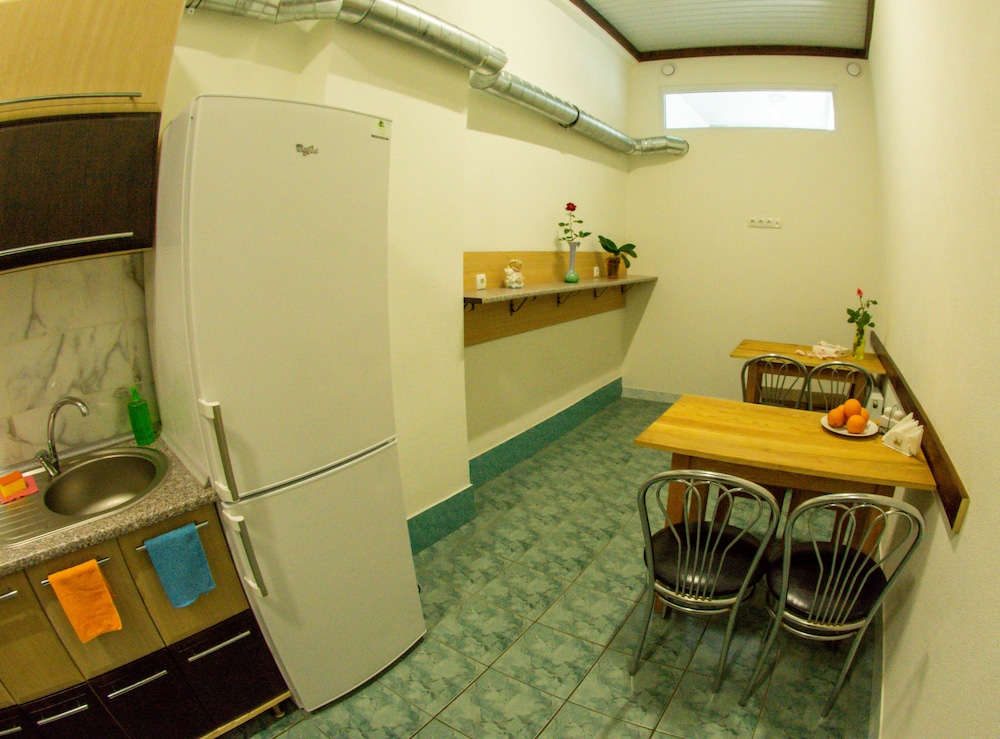 One Bed in 8 Bed Mixed Dormitory photo 2
