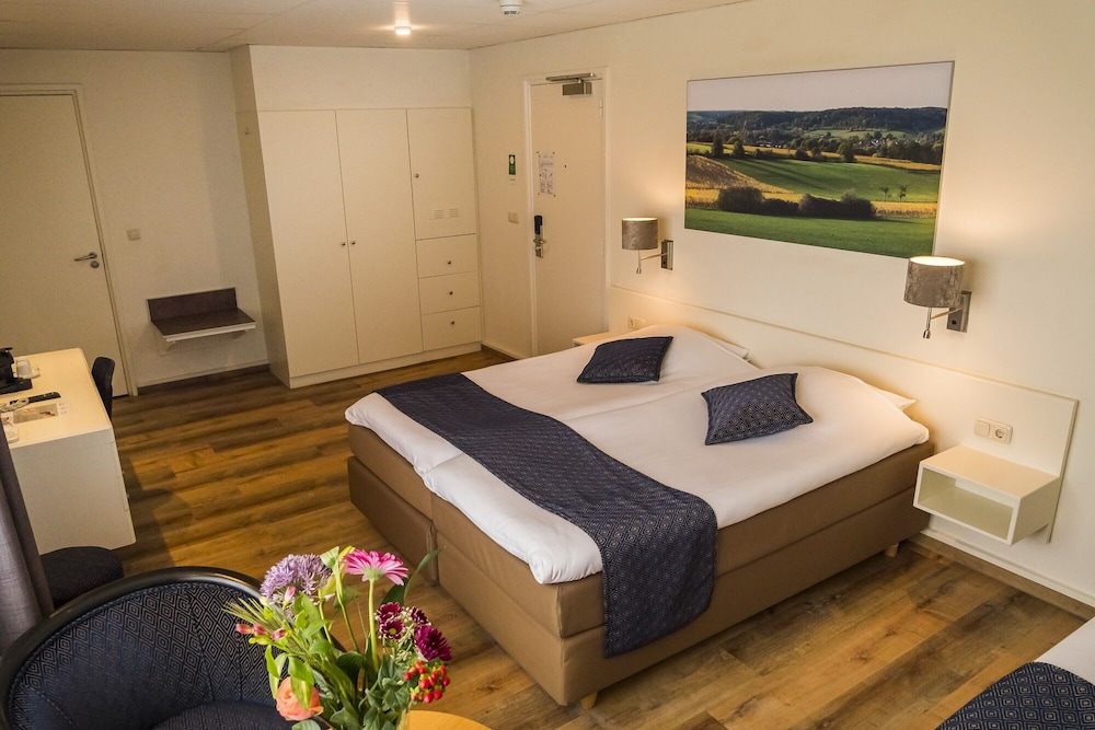 Deluxe Room, 3 Twin Beds, Non Smoking photo 2