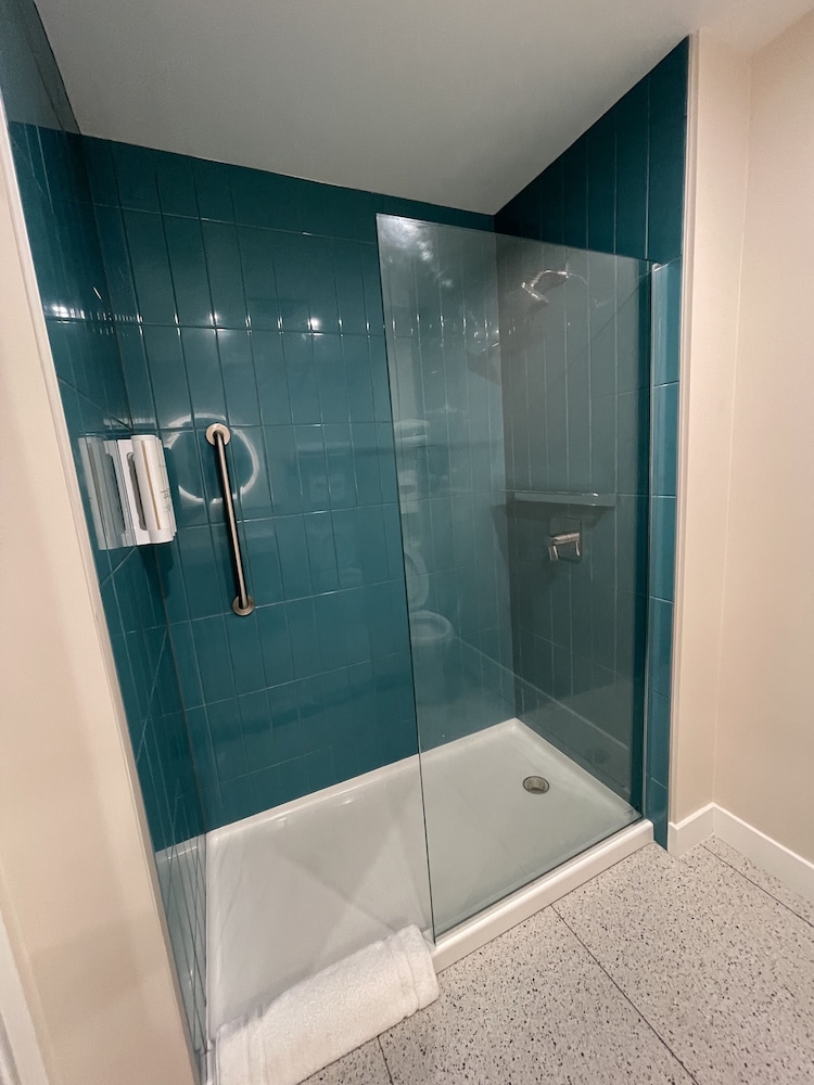 Suite, 1 King Bed, Ocean View - Photo 9