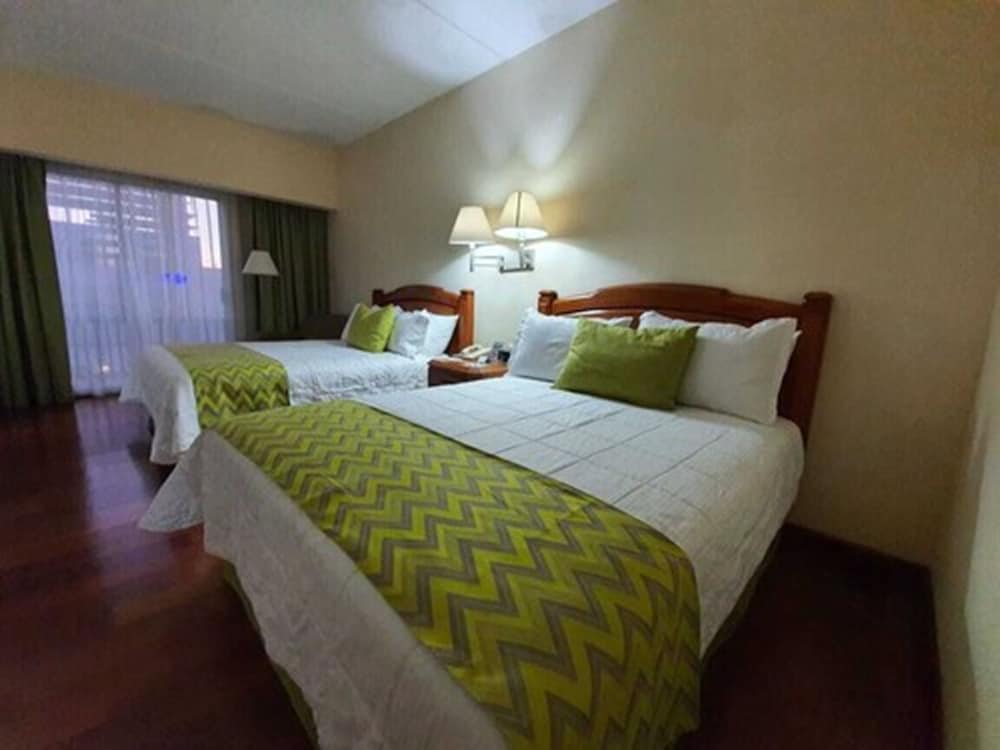 Quadruple Room, 2 Queen Beds - Photo 3