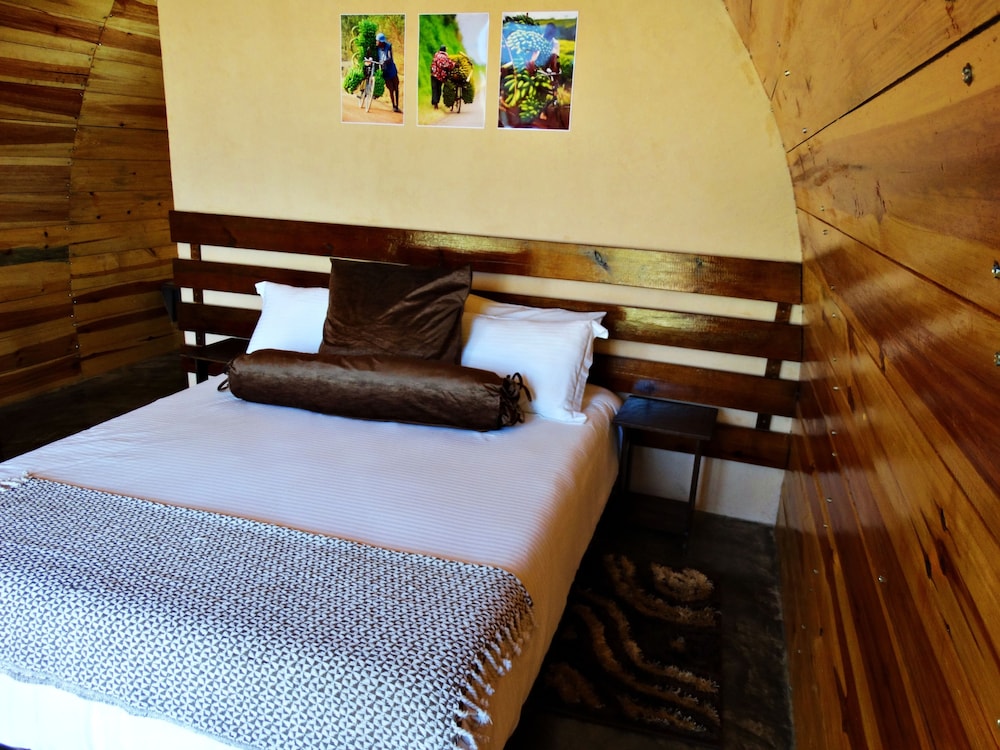 Family Studio Suite, 2 Bedrooms, Pool View, Poolside