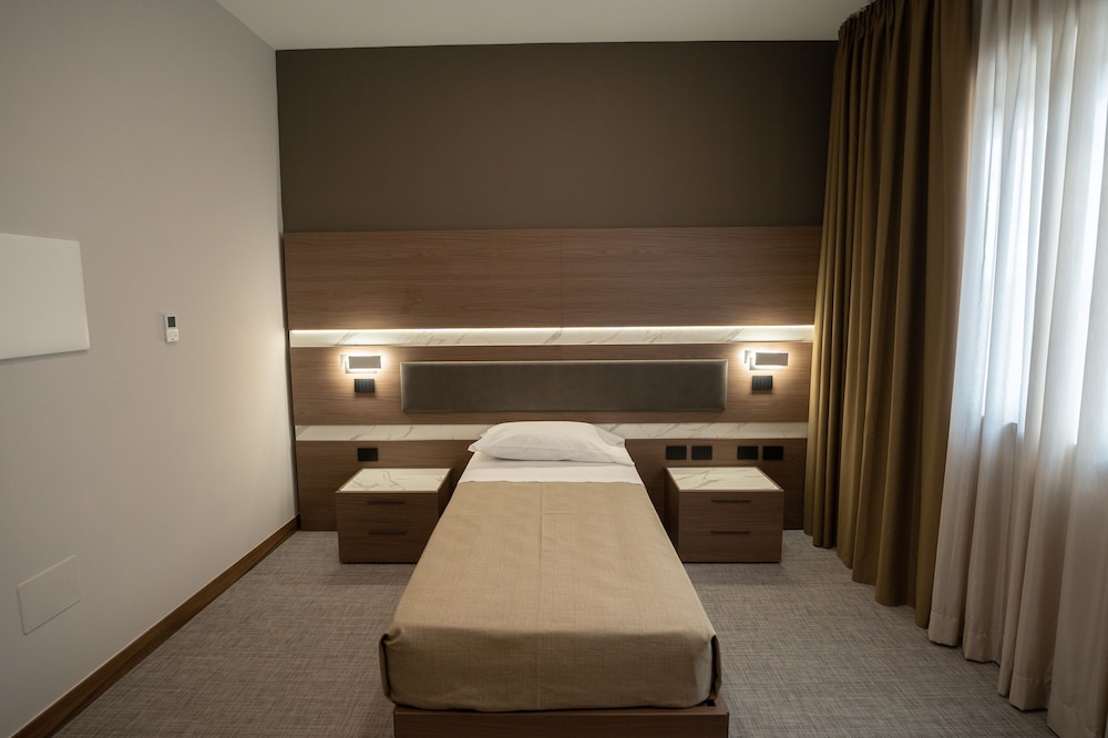 Standard Double Room Single Use photo 2