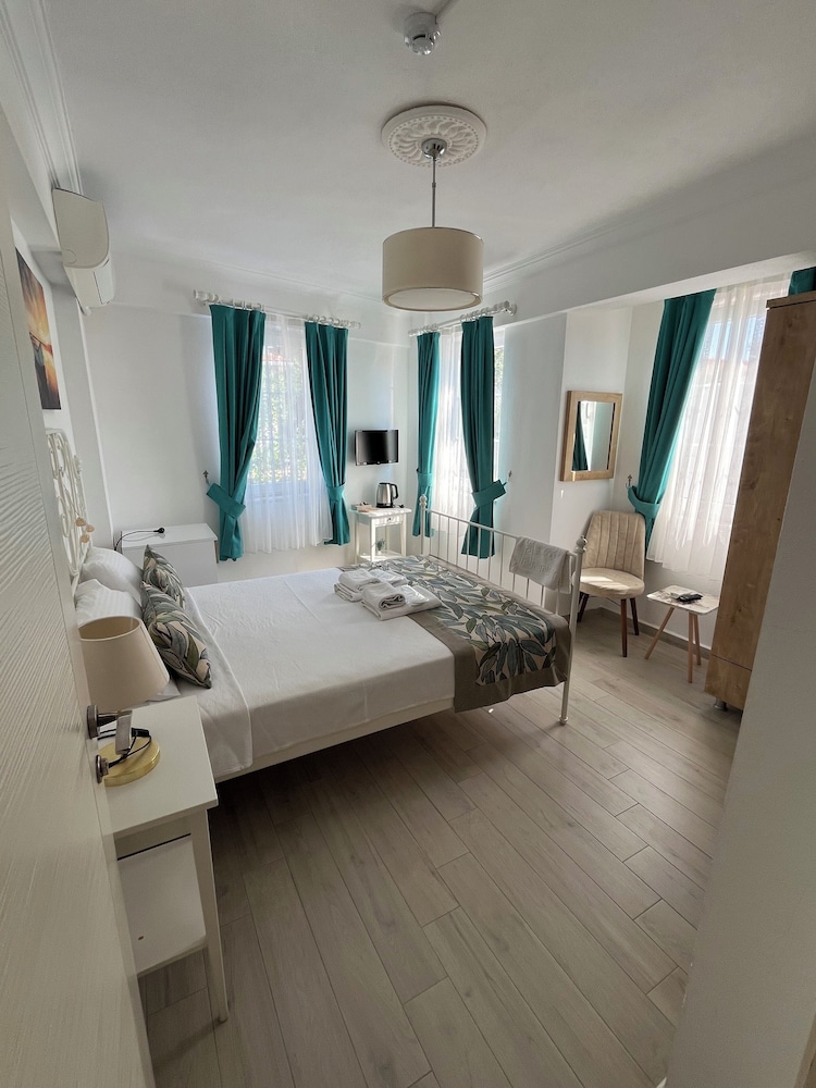 Standard Double Room, Garden View