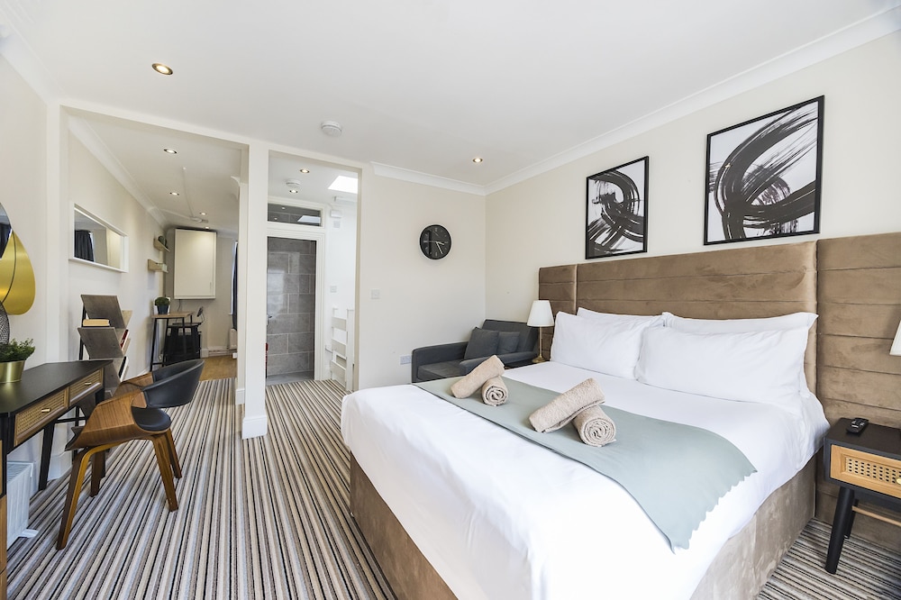 Deluxe Studio Suite photo 2