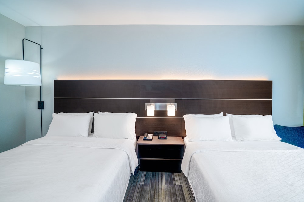 Standard Room, 2 Queen Beds - Photo 3