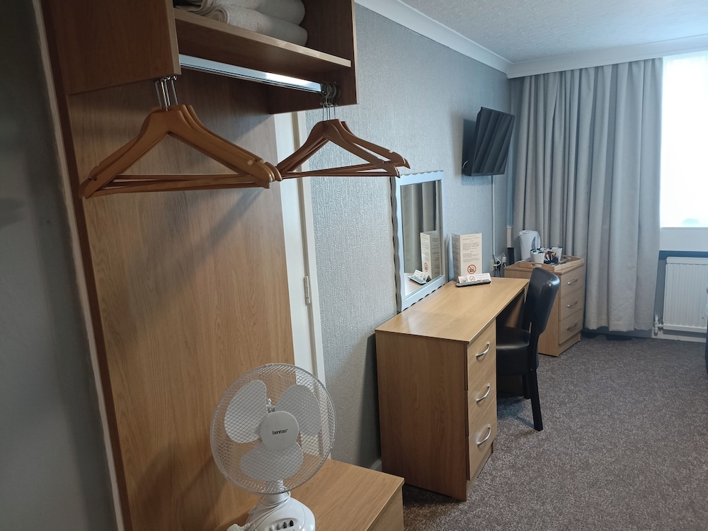 Standard Twin Room - Photo 4