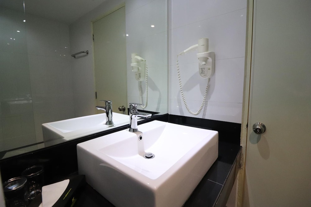 Premium Twin Room photo 3