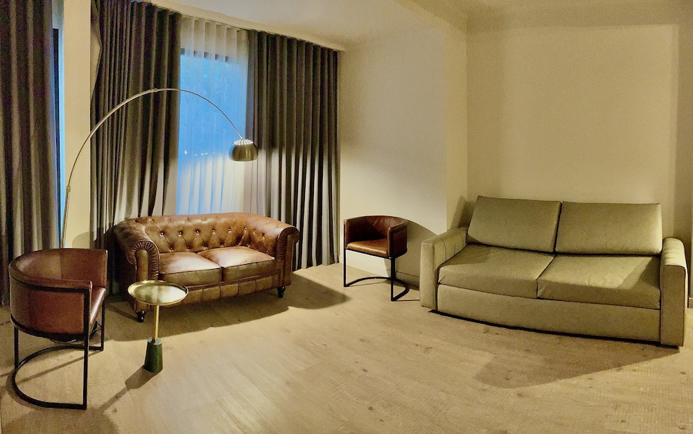 Suite, Multiple Beds - Photo 10