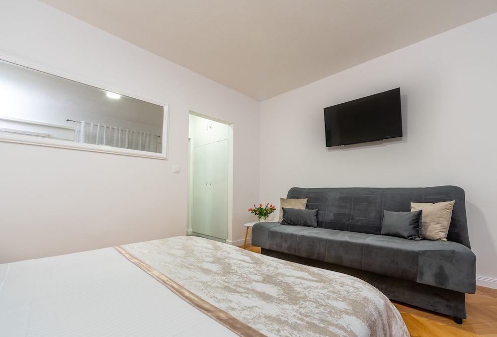 Deluxe Studio Suite