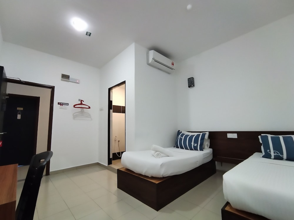 Standard Twin Room photo 3