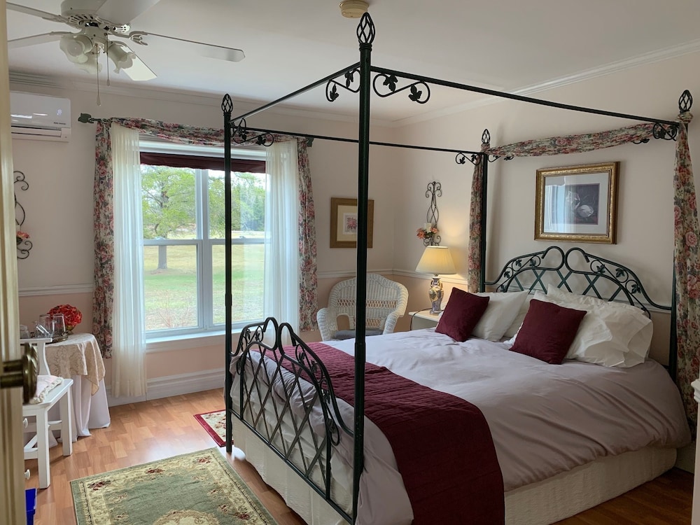 Superior Room, 1 Queen Bed photo 2