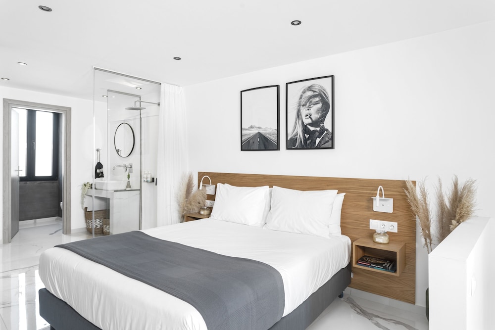 Honeymoon Studio Suite, Terrace photo 3