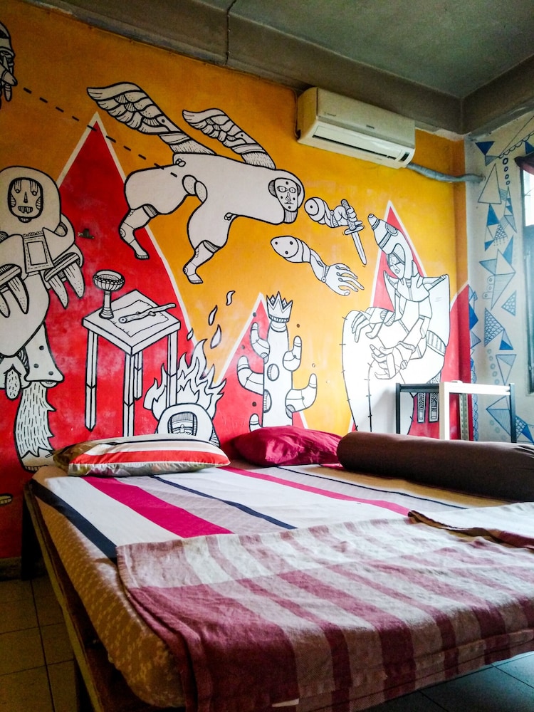 Room with Air Conditioning photo 1