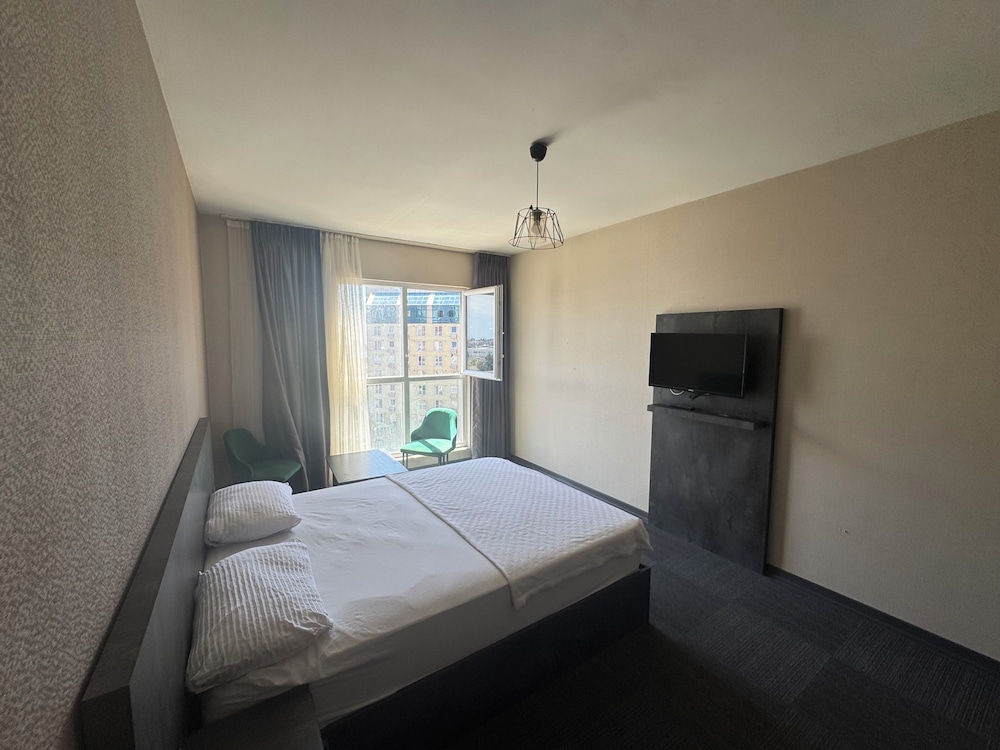 Basic Apartment, City View photo 1