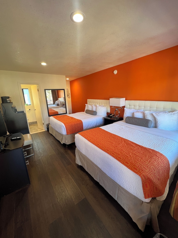 Standard Room, 2 Queen Beds photo 1