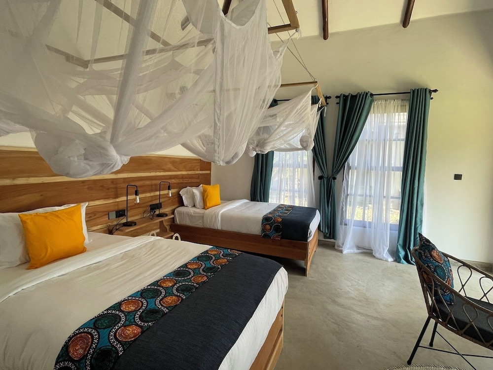 Twin Room, Lanai, Pool View (8)