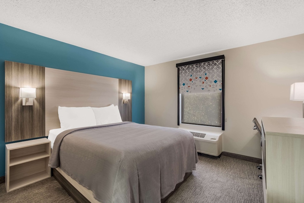 Room, 1 King Bed, Non Smoking - Photo 1