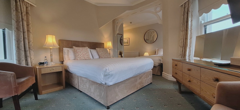 Double or Twin Room, Non Smoking - Photo 3