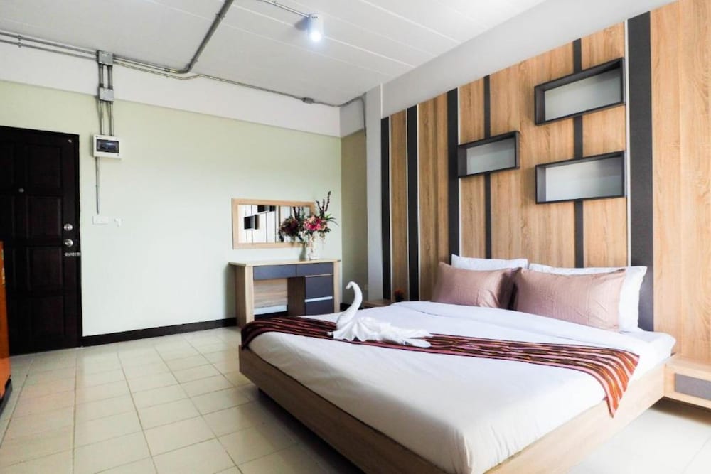 Deluxe Room, 1 King Bed - Photo 1