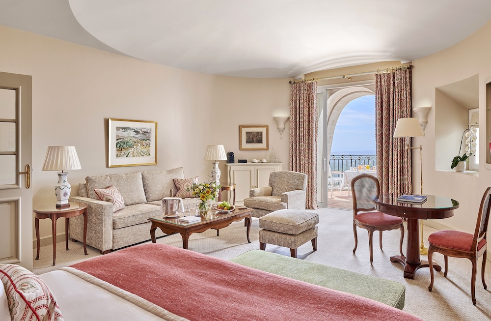 Deluxe Junior Suite - Photo 1